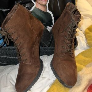 Dr Scholls Lawrence heeled Brown faux Suede Ankle Boot bootie vibram soles 10 40